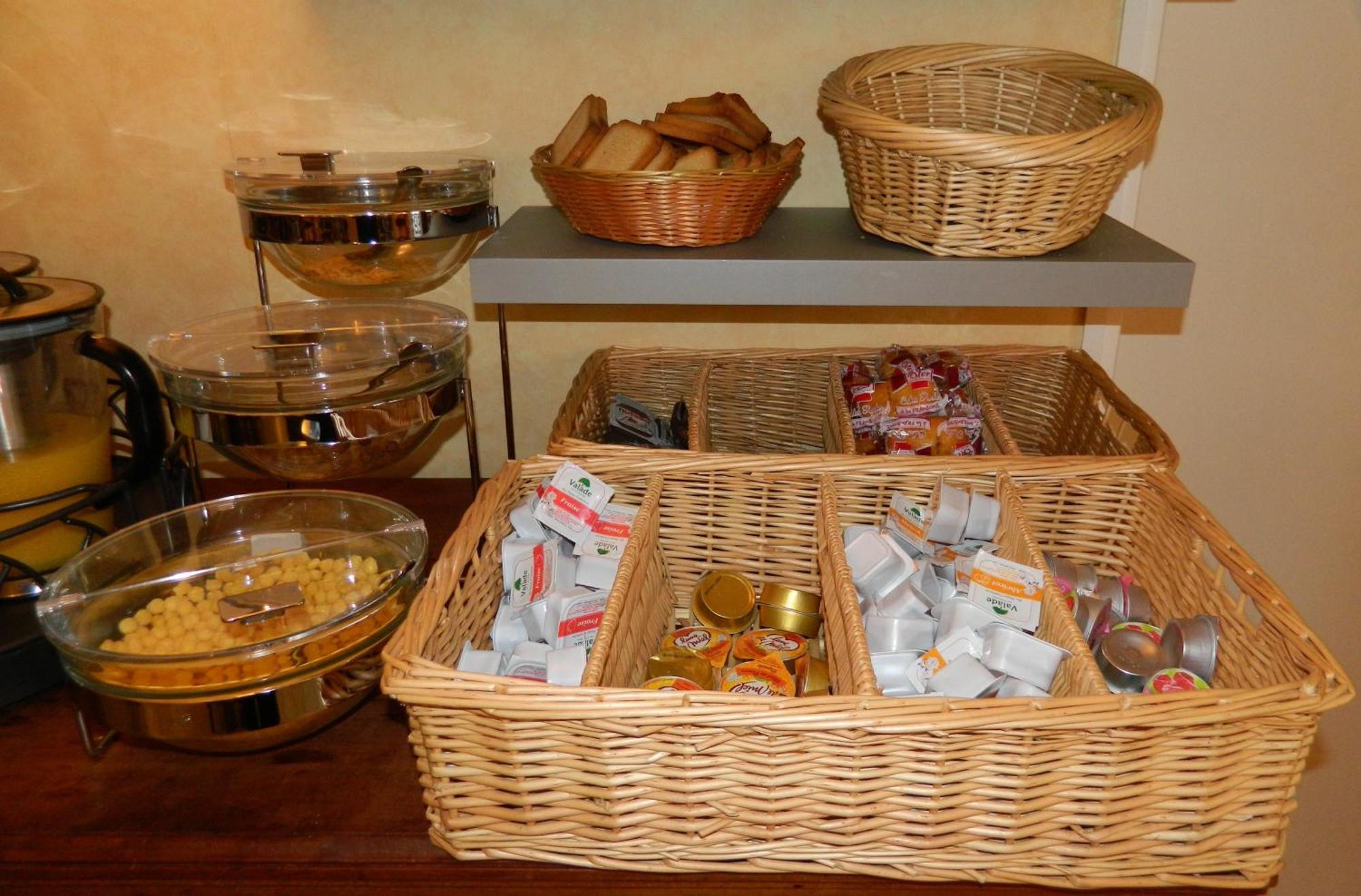 Le Lion D'Or Otel Ouroux-en-Morvan Dış mekan fotoğraf